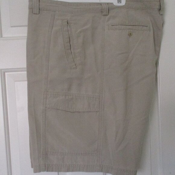 Tommy Bahama Relax Mens Oyster Cotton Blend 6-Pocket Cargo Short Pant - 42W - Picture 2 of 3